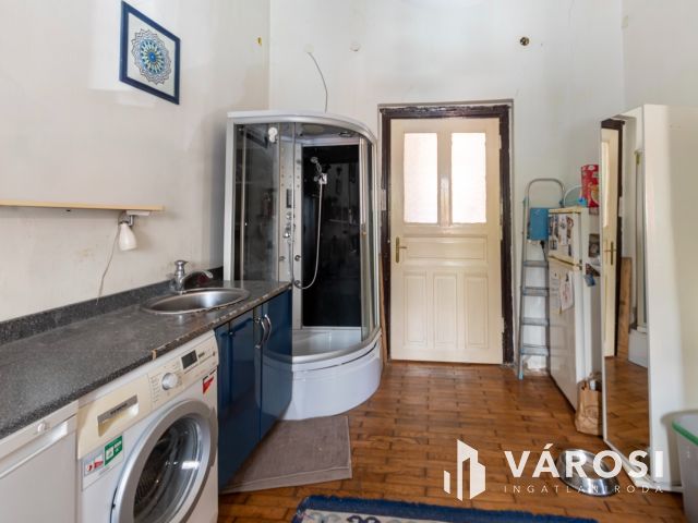 RÁKOSPALOTA 92 M² + KERT + PINCE – 2 HÁZRÉSZ: 81,8 M FT!